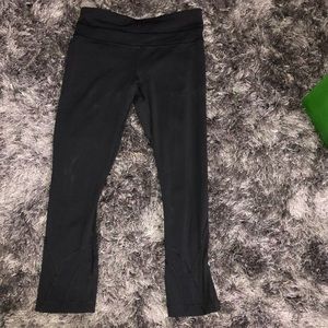 Black cropped lululemon leggings